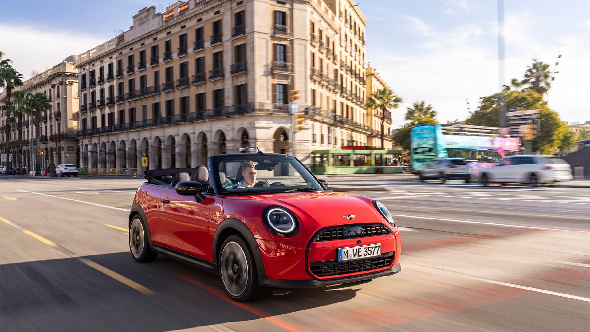 Güneş Açtı, Tavan Açıldı: Yeni MINI Cooper Cabrio Ailesi Şimdi Yollarda. Güneş Açtı, Tavan Açıldı: Yeni MINI Cooper Cabrio Ailesi Şimdi Yollarda.